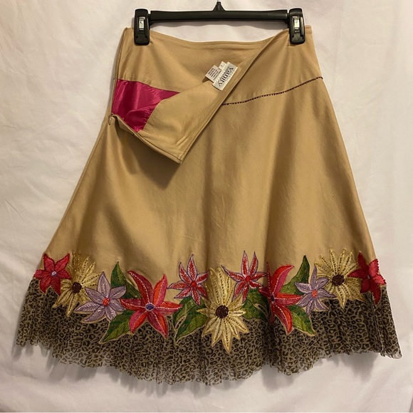 Vanity Collection vintage Skirt Sz 2 Gold with Pink Purple & Red beaded flowers - Picture 6 of 6